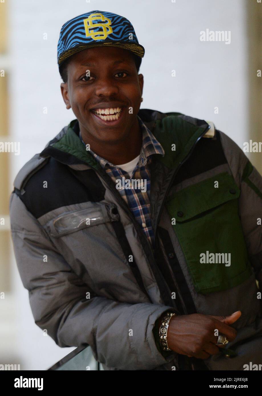 Aktenfoto vom 30/12/2014 von Jamal Edwards. Brenda Edwards hat gesagt, dass sie weiß, dass ihr verstorbener Musikunternehmer-Sohn nach unten schaut und sagt: „Komm, Mama, lass uns gehen“, während sie heute seinen 32.. Geburtstag feiern. Der DJ, der nach der Gründung der Musikplattform SBTV im Jahr 2006 berühmt wurde, starb am 20. Februar. In seinem Gedächtnis veranstaltet Loose Women-Moderator Brenda, 53, im Studio 338 im Südosten Londons ein „Mega-Cookup“ mit Darbietungen von Speisen und Musik, darunter Rapper Big Narstie. Ausgabedatum: Mittwoch, 24. August 2022. Stockfoto