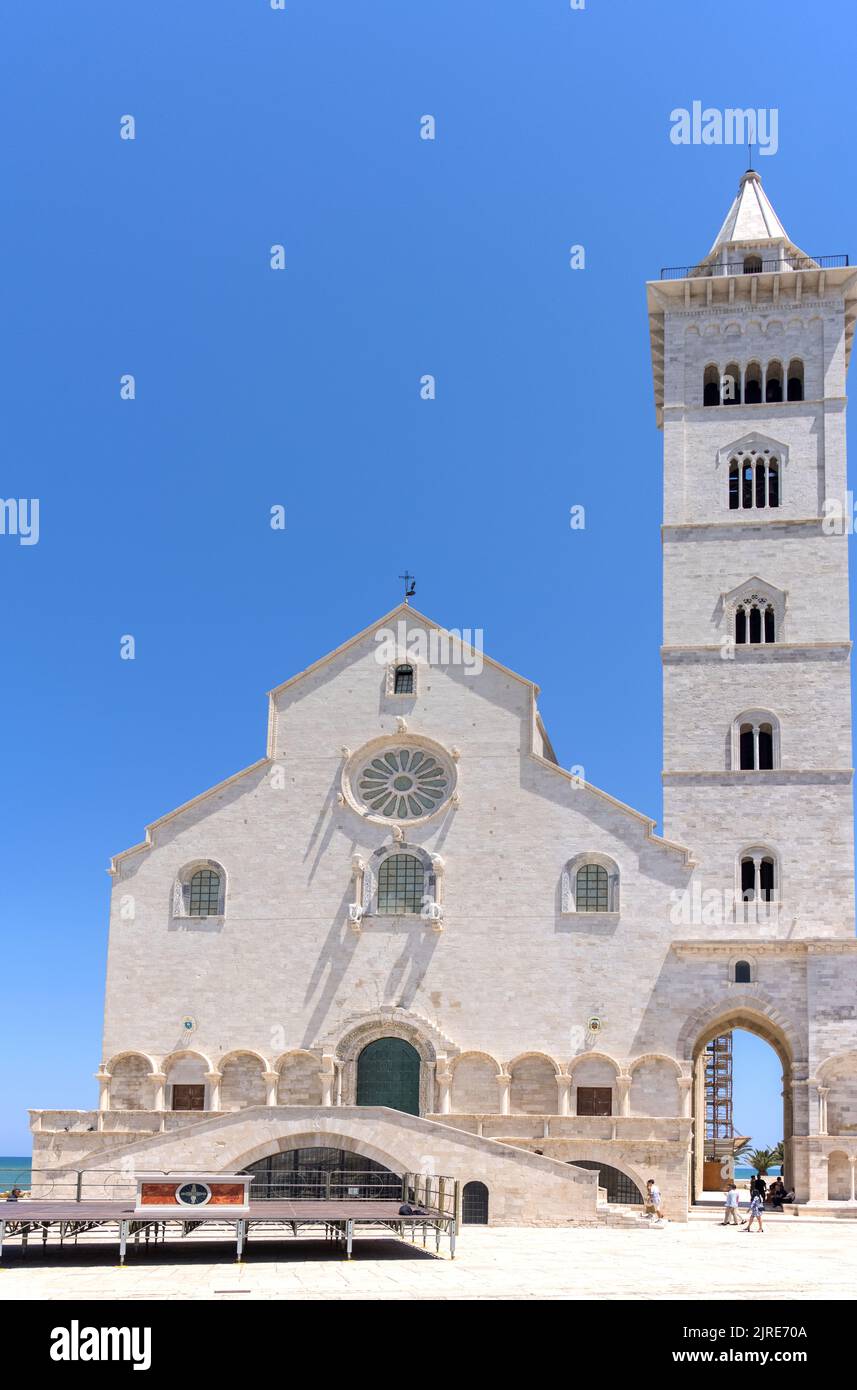 Die Kathedrale des heiligen nikolaus der Pilger in der Hafenstadt trani an der adria in apulien italien Stockfoto