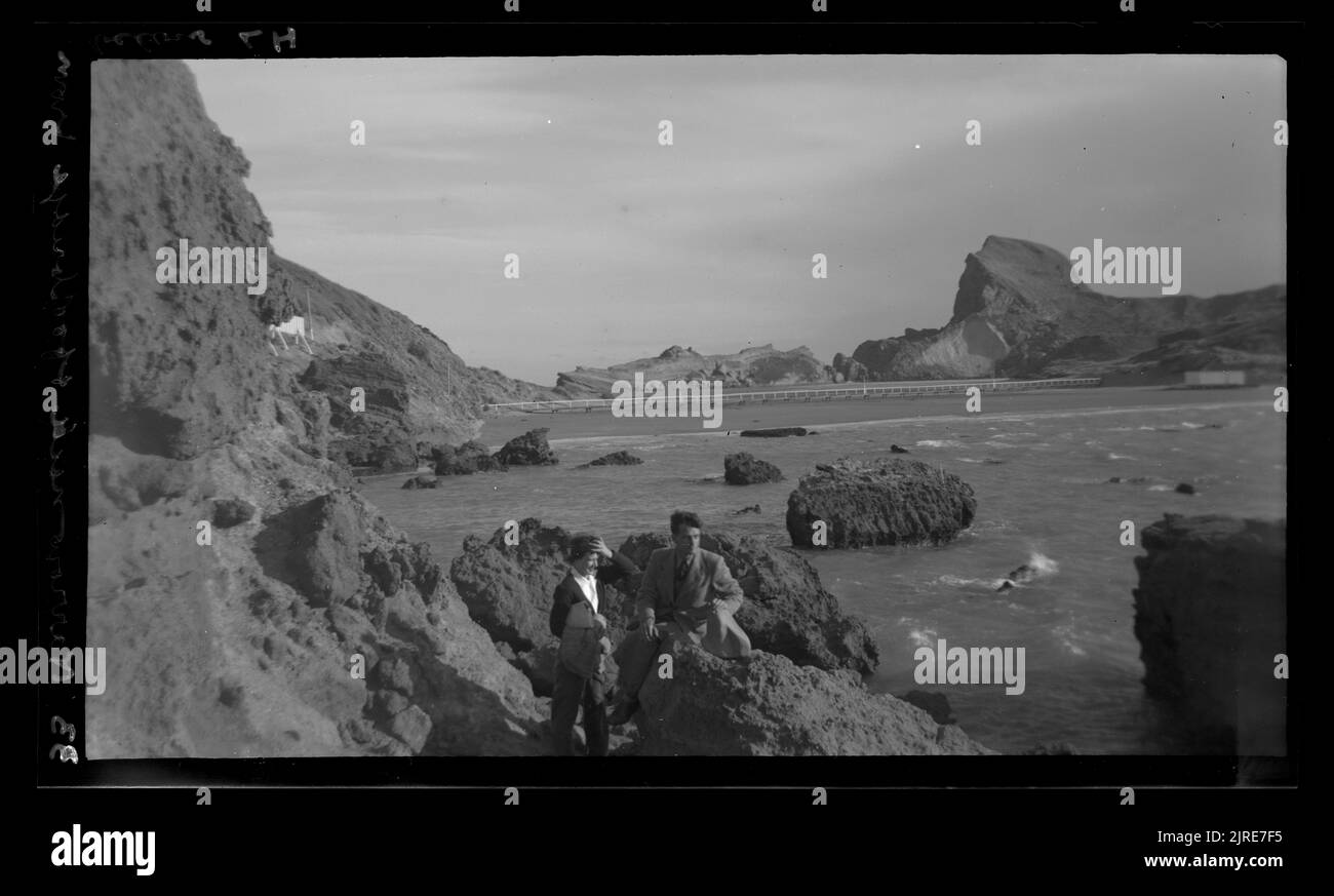 Schmale Hals- und Fußbrücke von unten, Leuchtturm, 1949, von Leslie Adkin. Stockfoto