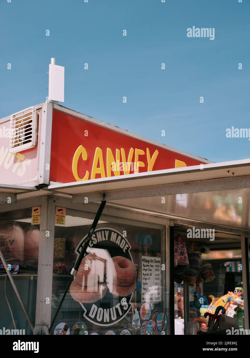 Schnellimbiss-Donut-Kiosk, Küstenarchitektur von Canvey Island, Themse-Mündung, Essex, England, Großbritannien Stockfoto