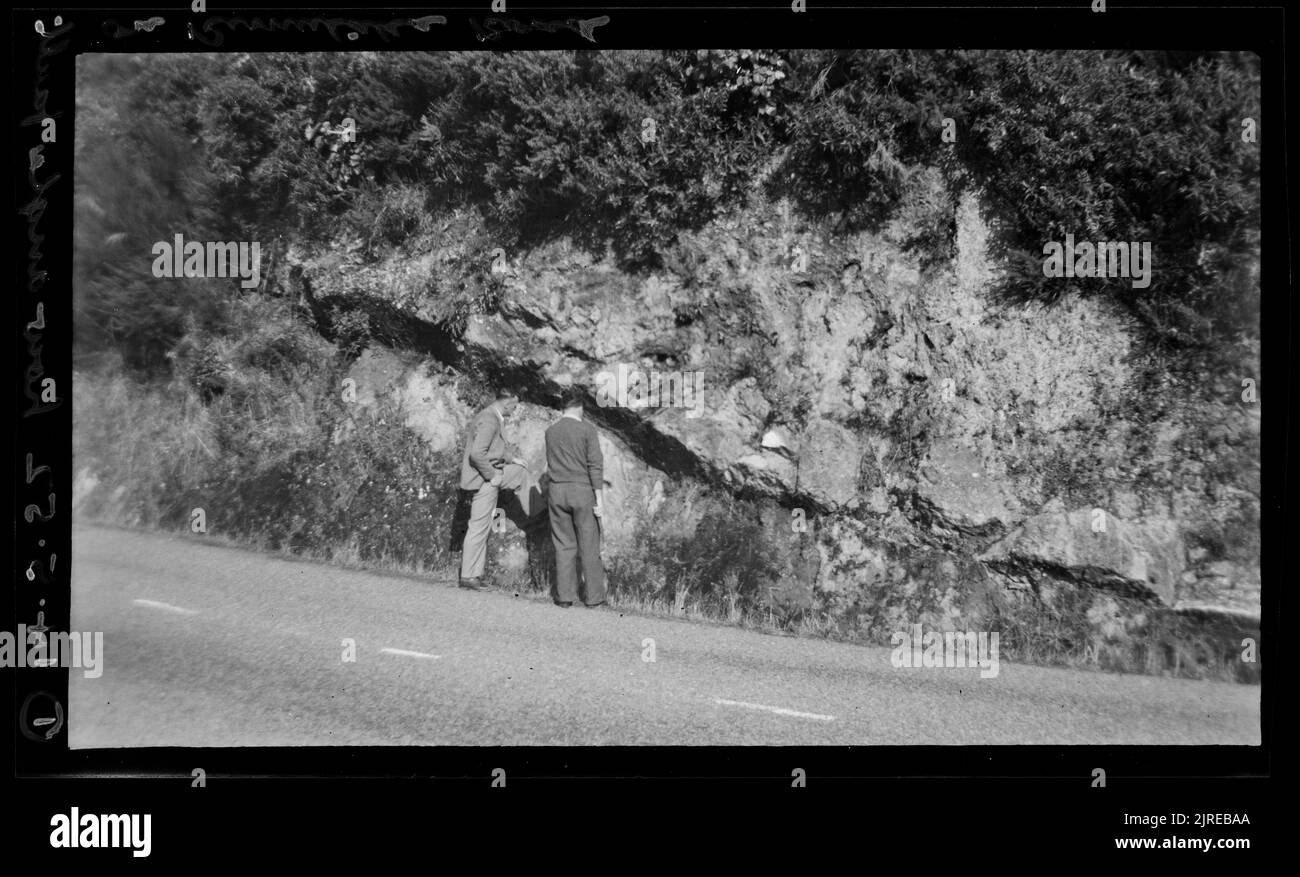 Low Angle Fault, Rimutaka Road, 14. Mai 1952, von Leslie Adkin. Stockfoto