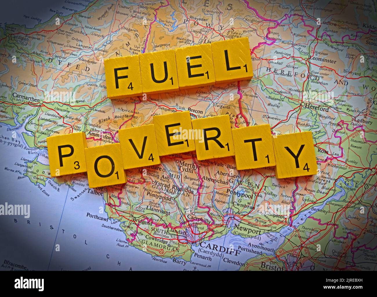 Karte von South Wales, Cardiff, Newport, mit den Worten „Fuel Poverty“. Mehr als die Hälfte der britischen Haushalte in ganz Großbritannien wird sich entscheiden, zu essen oder zu heizen Stockfoto