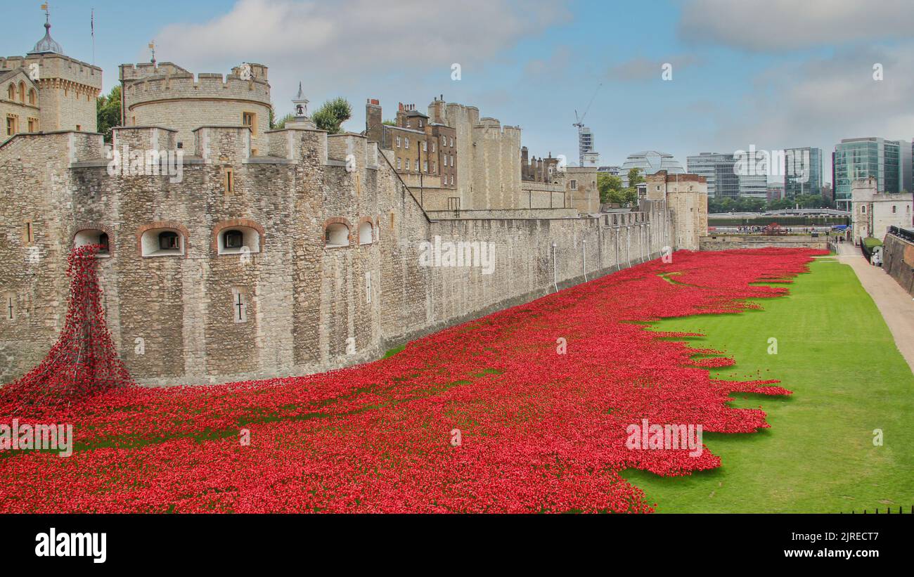 Das Blut fegte Länder und Meere von Rot am Tower of London Stockfoto