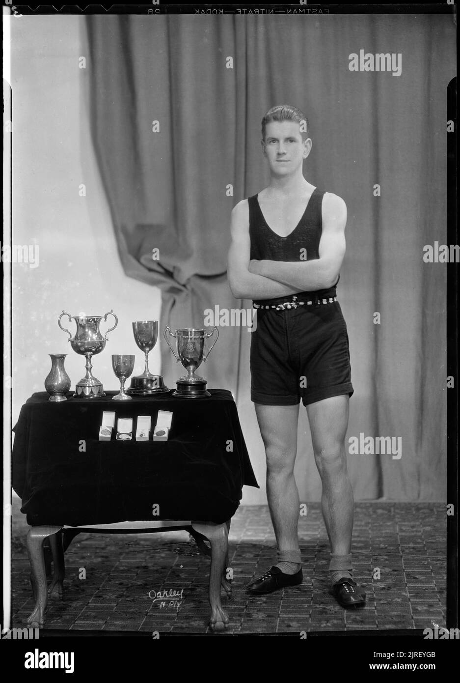Schwimmmeister, um 1930, von William Oakley. F B Butler/Crown Studios Collection. Geschenk von Frederick B Butler, 1971. Stockfoto