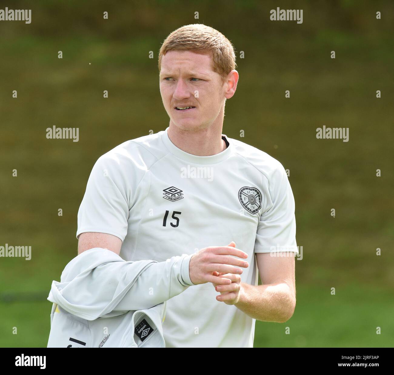 Oriam Sports Centre Edinburgh.Scotland.UK.24. Aug 22 Hearts Kye Rowles Trainingseinheit für das Europa League Play-off-Spiel gegen den FC Zürich. Kredit: eric mccowat/Alamy Live Nachrichten Stockfoto