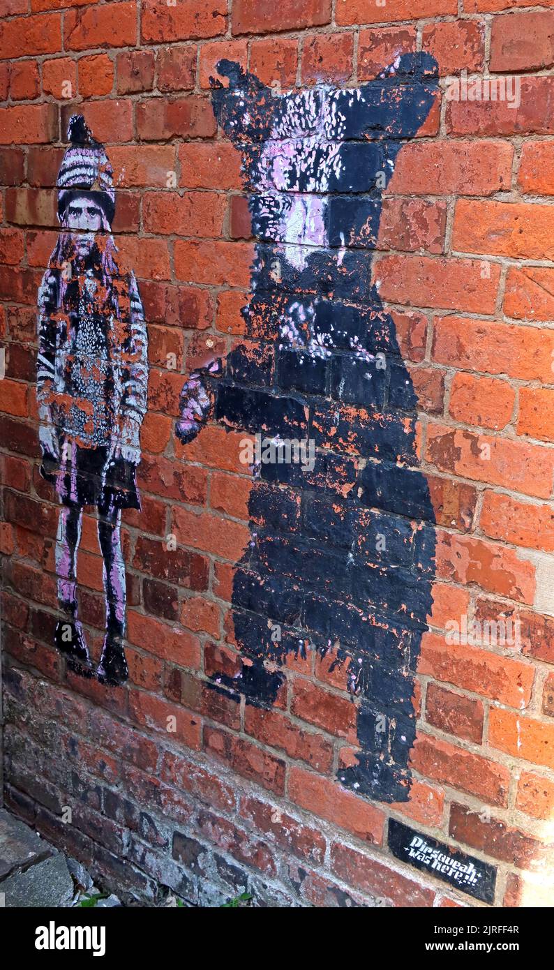 Pipsqueek Bär mit Kind in der Old Rock Factory, Deansgate, Blackpool, Lancs, England, FY1 1BN Stockfoto