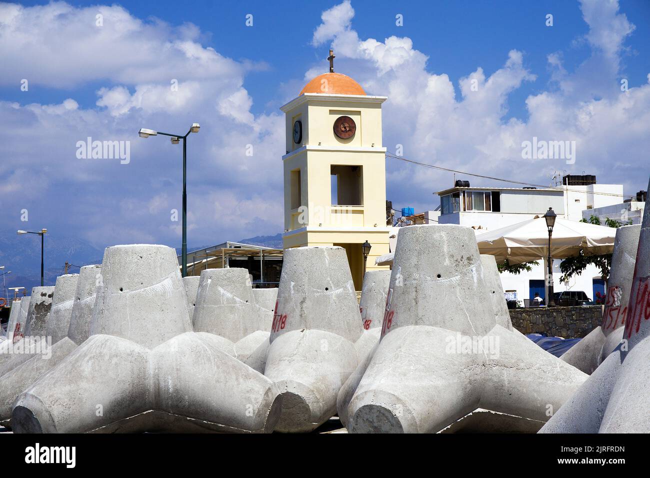 Küstenschutz, Tetrapoden am Hafen von Ierapetra, schönste Stadt Griechenland, Kreta, Griechenland, Europa | Tetrapoden am Hafen von Ierapetra Stockfoto