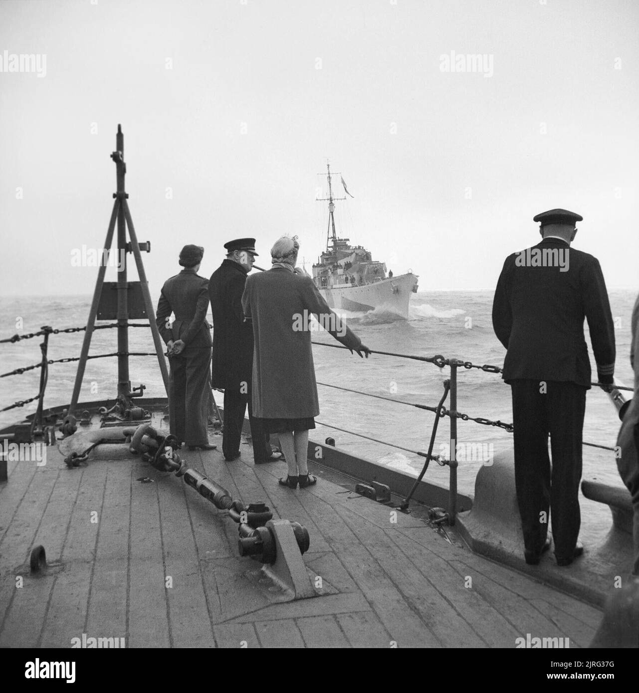 Winston Churchill während des Zweiten Weltkriegs der Premierminister Winston Churchill, seine Frau, Clementine, und Tochter, Maria, an Bord des Schlachtschiffes HMS RUF während der Rückreise in das Vereinigte Königreich aus den USA und Kanada im September 1943. Stockfoto