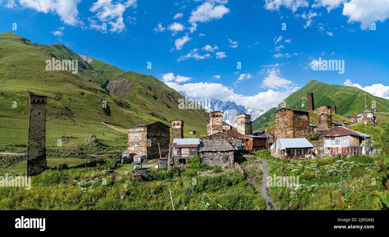 Chazhashi Dorf in Ushguli Gemeinde, Upper Svaneti, Georgien. UNESCO-Weltkulturerbe. Stockfoto