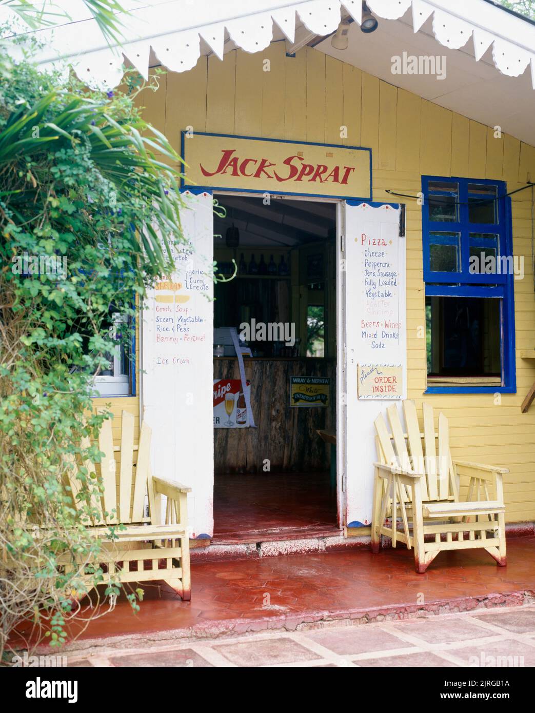 Der Eingang zu Jack Sprat. Eines von zwei Restaurants im Jake's Resort. Jamaika. Stockfoto