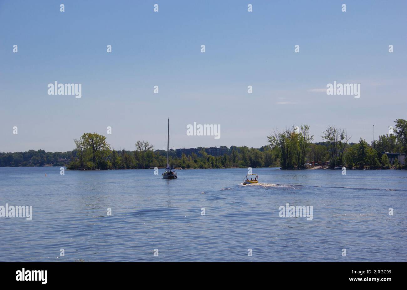 Vergnügen Wasserfahrzeuge in Lake of Two Mountains Stockfoto