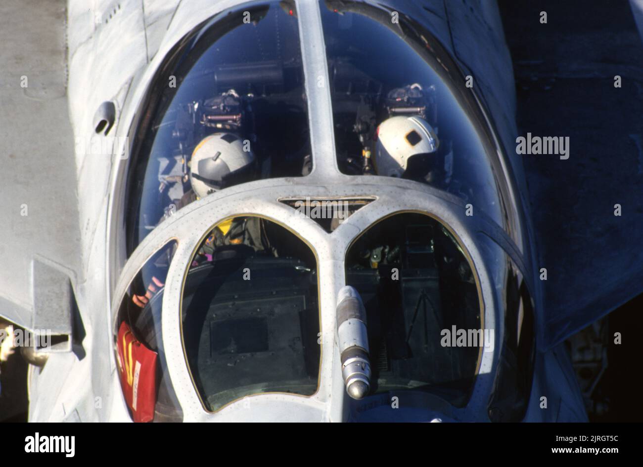 Piloten im Cockpit ihrer Grumman A-6 Intruder Stockfoto