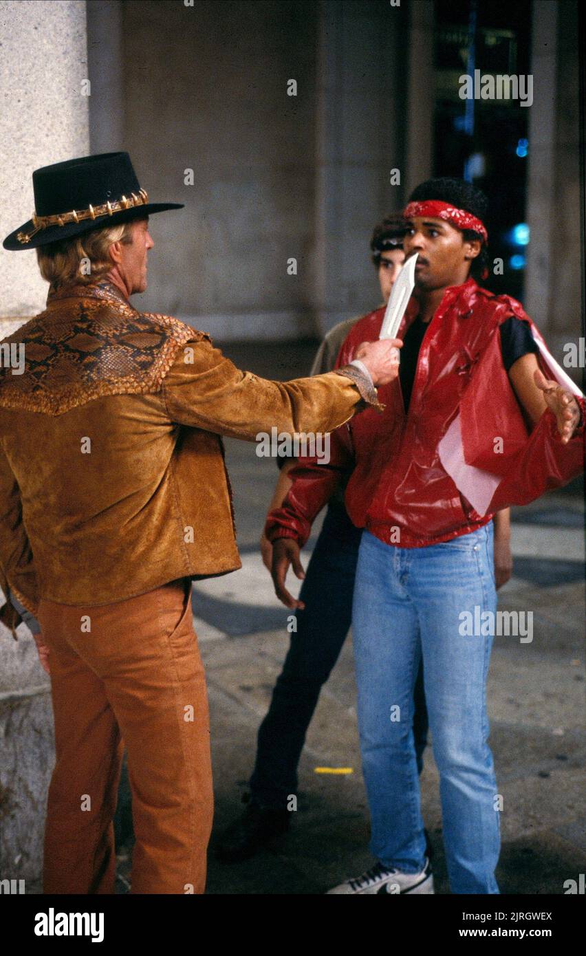 PAUL HOGAN, TONY HOLMES, CROCODILE DUNDEE, 1986 Stockfoto