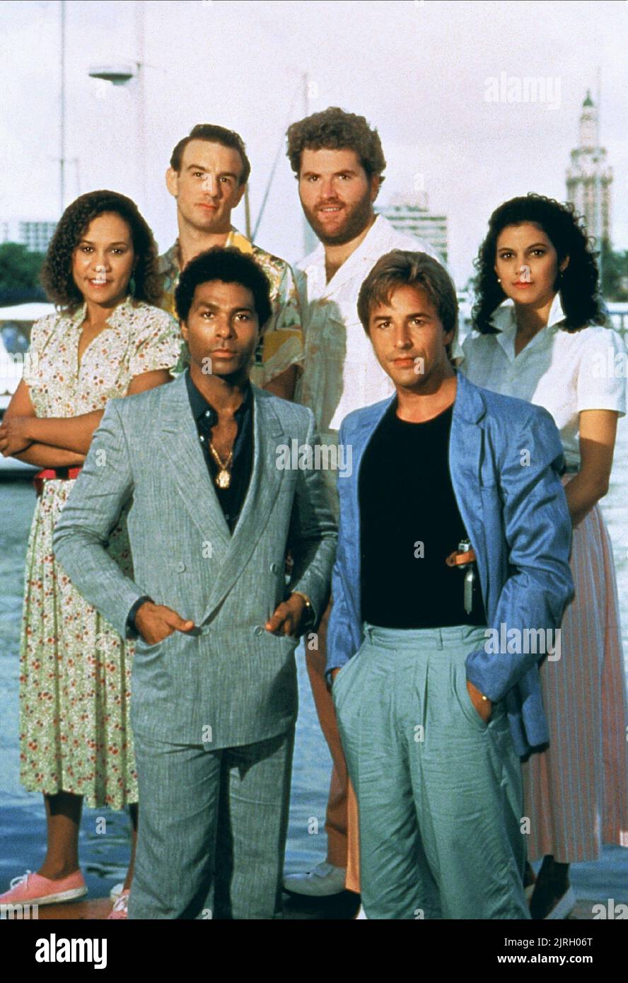 Vorne: PHILIP MICHAEL THOMAS, Don Johnson, ZURÜCK: OLIVIA BROWN, JOHN DIEHL, MICHAEL TALBOTT, SAUNDRA SANTIAGO, MIAMI VICE, 1984 Stockfoto