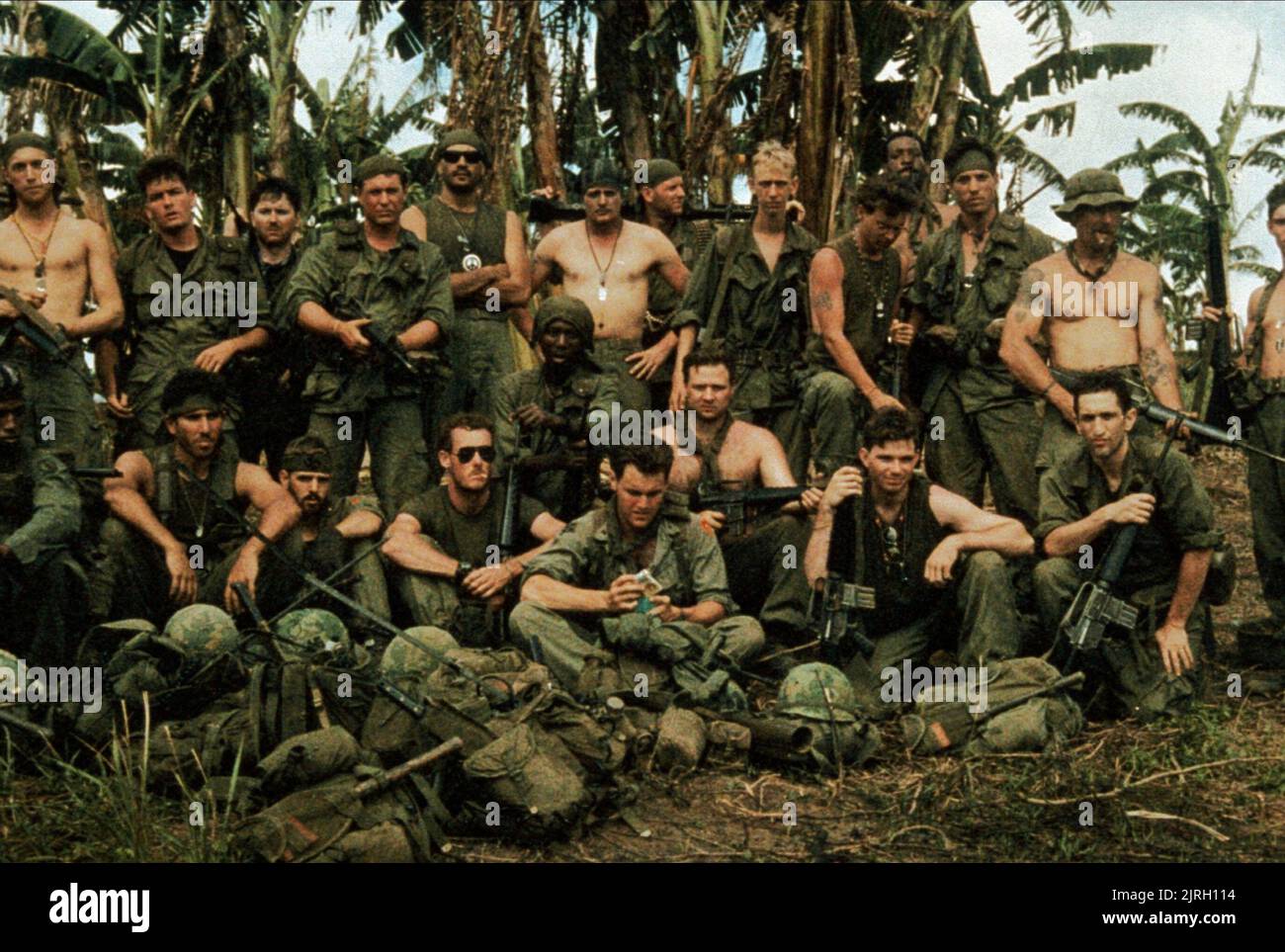 CHARLIE SHEEN, Tom Berenger, Johnny Depp, PLATOON, 1986 Stockfoto
