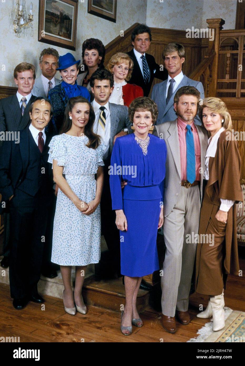 CHI, ALICIA, WYMAN, FOXWORTH, SULLIVAN, LAMAS, MOSES, JOHNSON, LADD, MACCORKINDALE, FREEMAN, DOUGLAS, SELBY, FALCON CREST, 1981 Stockfoto