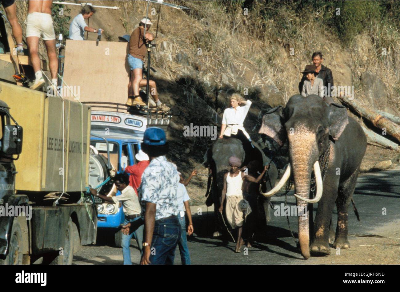 KATE CAPSHAW, JONATHAN KE QUAN, Harrison Ford, INDIANA JONES UND DER TEMPEL DES TODES, 1984 Stockfoto