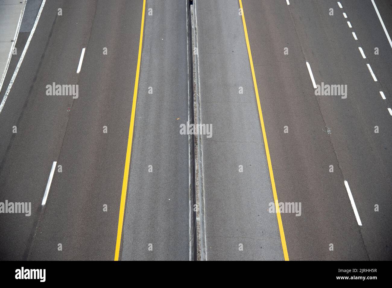 Leere Highway-Spuren mit Verkehrsmustern, Straßen in Knoxville, Tennessee Stockfoto