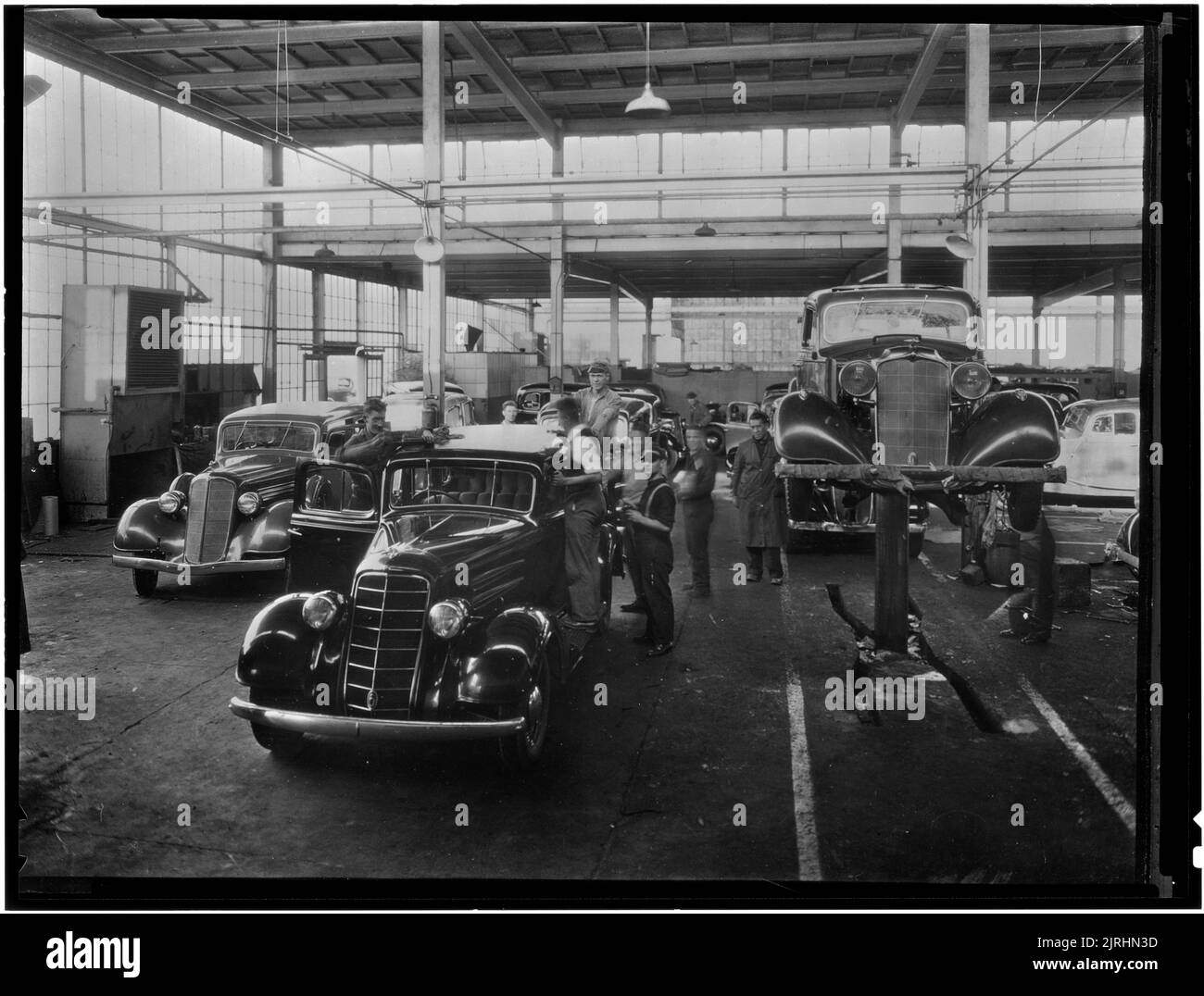 General Motors New Zealand Limited, 1930s, Wellington, von Gordon Burt, Gordon H. Burt Ltd. Geschenk von Holden New Zealand Limited, 1998. Stockfoto