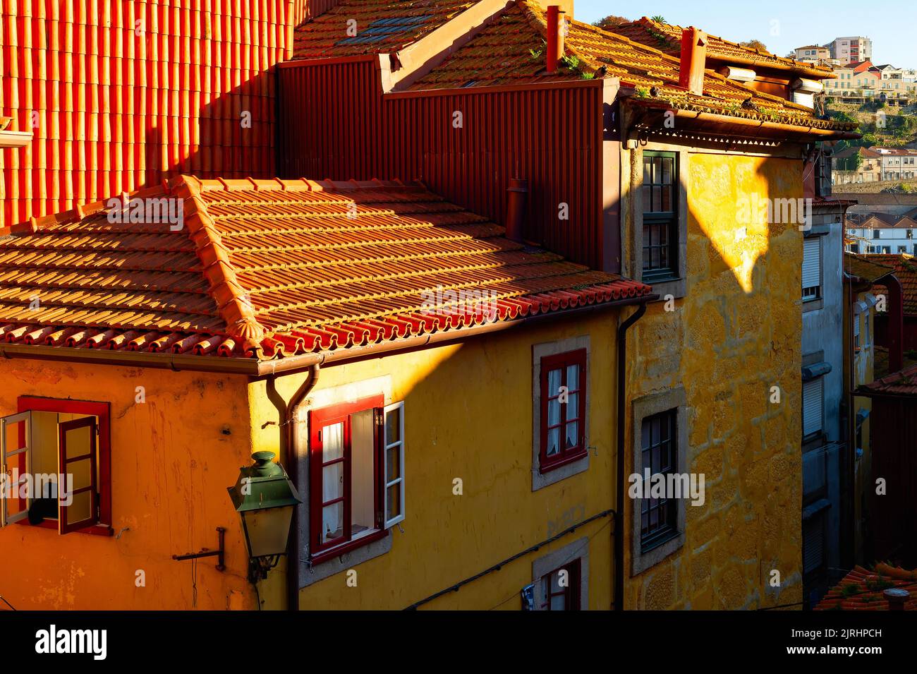 Porto Altstadt traditionelle Architektur in Abendsonne, Portugal Stockfoto