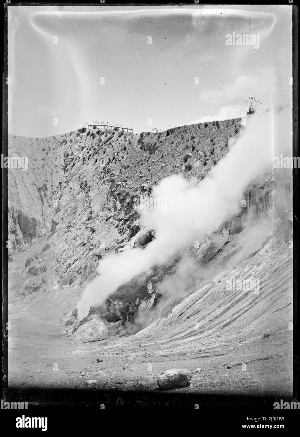 Blowhole, Waimangu, 1905, von Fred Brockett. Stockfoto