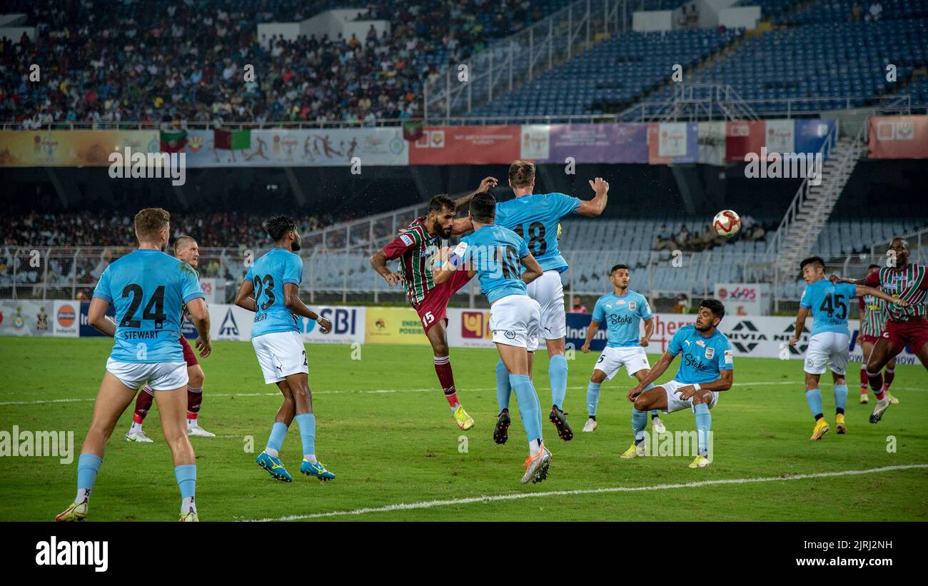 Kalkutta, Westbengalen, Indien. 24. August 2022. ATK Mohun Bagan (ATKMB) und Mumbai City FC (MCFC) spielten am 24.. August 131. im SALT LAKE STADIUM (VYBK), Kalkutta, ein Unentschieden-Spiel der Gruppe B in 1-1. 2022.Liston Colaco erzielte für Mohun Bagan eine Halbzeit von 1., während Jorge Pereyra Diaz für den FC Mumbai City eine Halbzeit von 2. erzielte. (Bild: © Amlan Biswas/Pacific Press via ZUMA Press Wire) Stockfoto