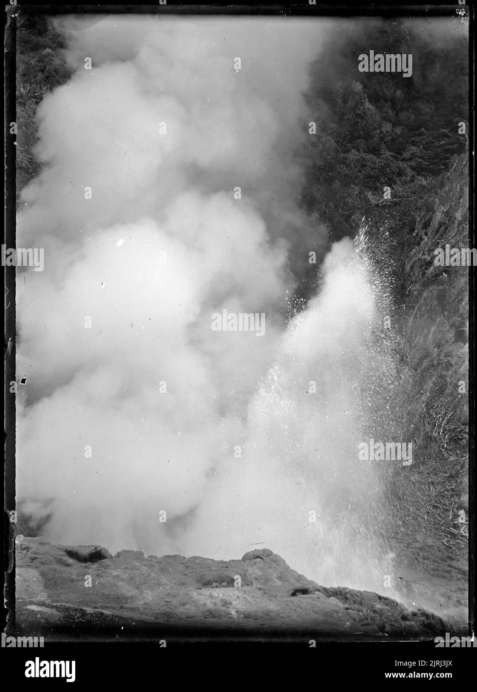 Tarikiriki Geyser, 1905, von Fred Brockett. Stockfoto