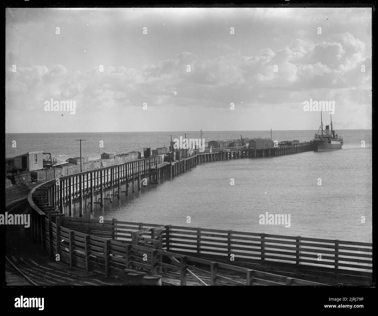 New Plymouth Harbour, 1927, von William Oakley. F B Butler/Crown Studios Collection. Geschenk von Frederick B Butler, 1971. Stockfoto