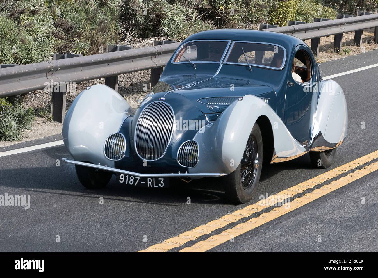 1937 Talbot-LagoT150C-ss Coupe auf der Pebble Beach Concours Tour auf dem Highway 1 in der Nähe von Carmel California USA Stockfoto