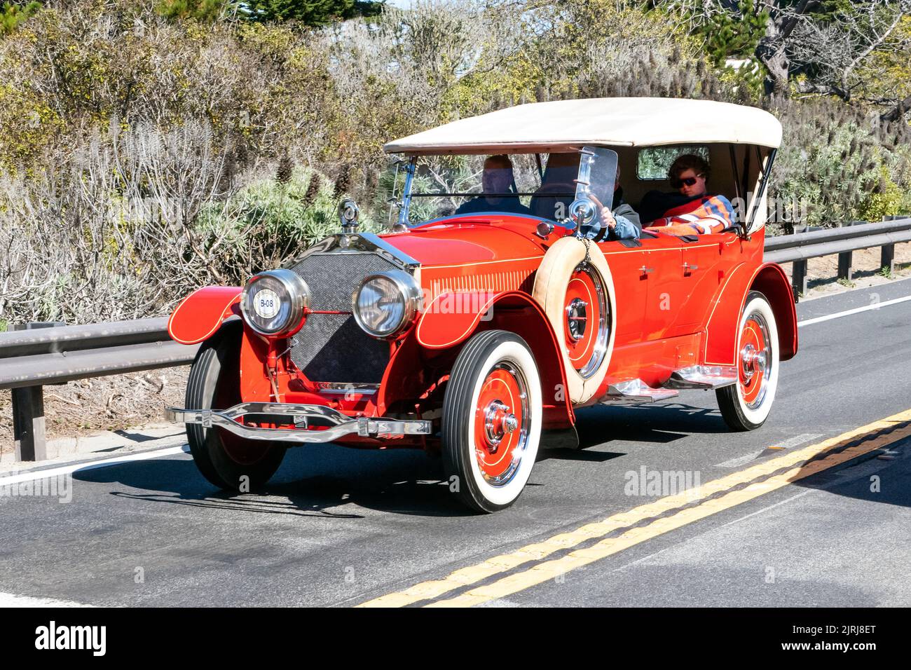 1926 McFarlan Twin Valve Six Phaeton auf der Pebble Beach Concours Tour auf dem Highway 1 in der Nähe von Carmel, Kalifornien, USA Stockfoto
