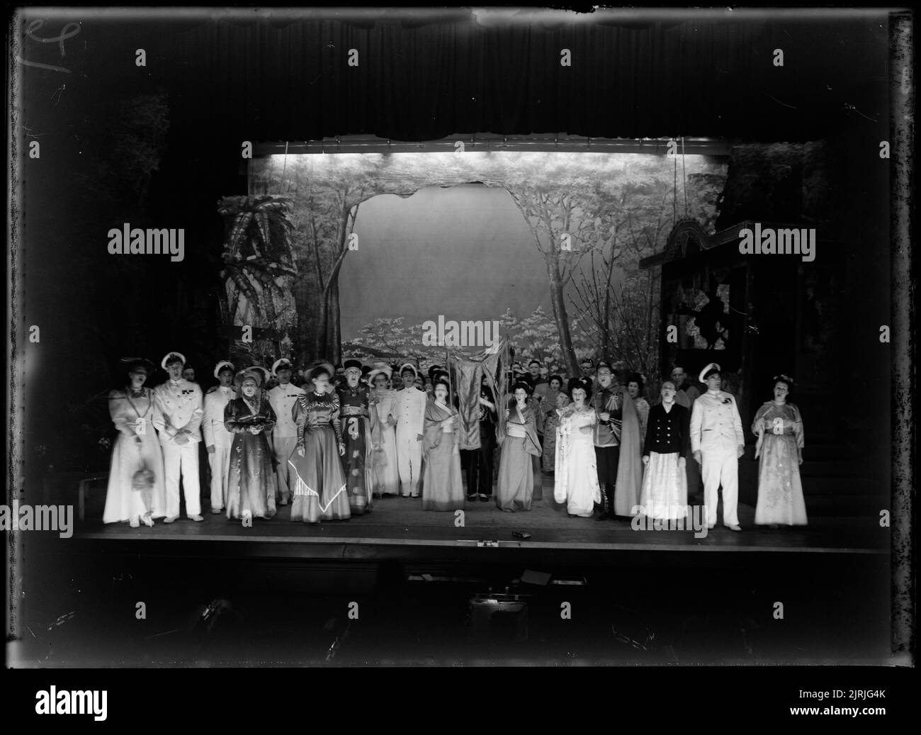 Szene aus der Bühnenshow 'South Pacific', 1930-1950, von William Hall Raine. Stockfoto