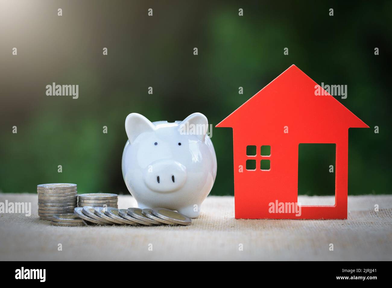 Sparen Geld für Immobilien mit dem Kauf eines neuen Hauses und Darlehen. Die Wahl der richtigen Immobilie Stockfoto
