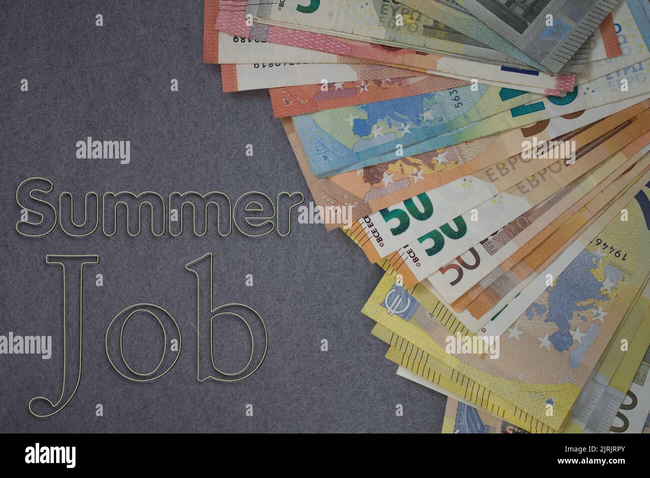 Summer Job Wort mit Geld. Papierwährung Hintergrund mit verschiedenen Banknoten. Stockfoto