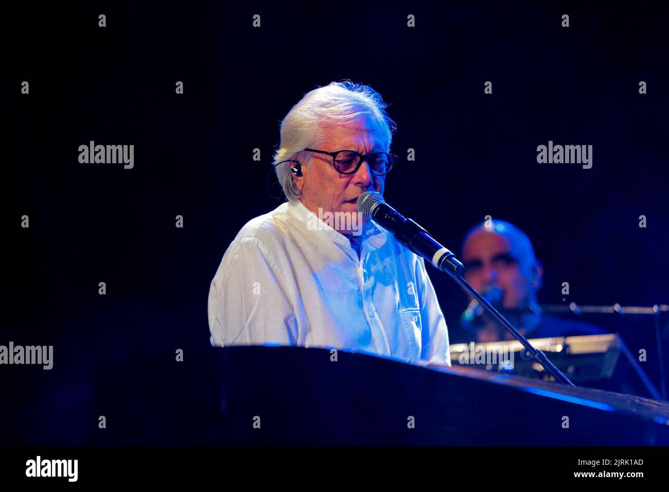 Nino D'Angelo in „The Poet Who Can't Talk“ Tour 22 auf der Burg von Santa Severa Estate 22. (Foto von Daniela Franceschelli/Pacific Press) Quelle: Pacific Press Media Production Corp./Alamy Live News Stockfoto