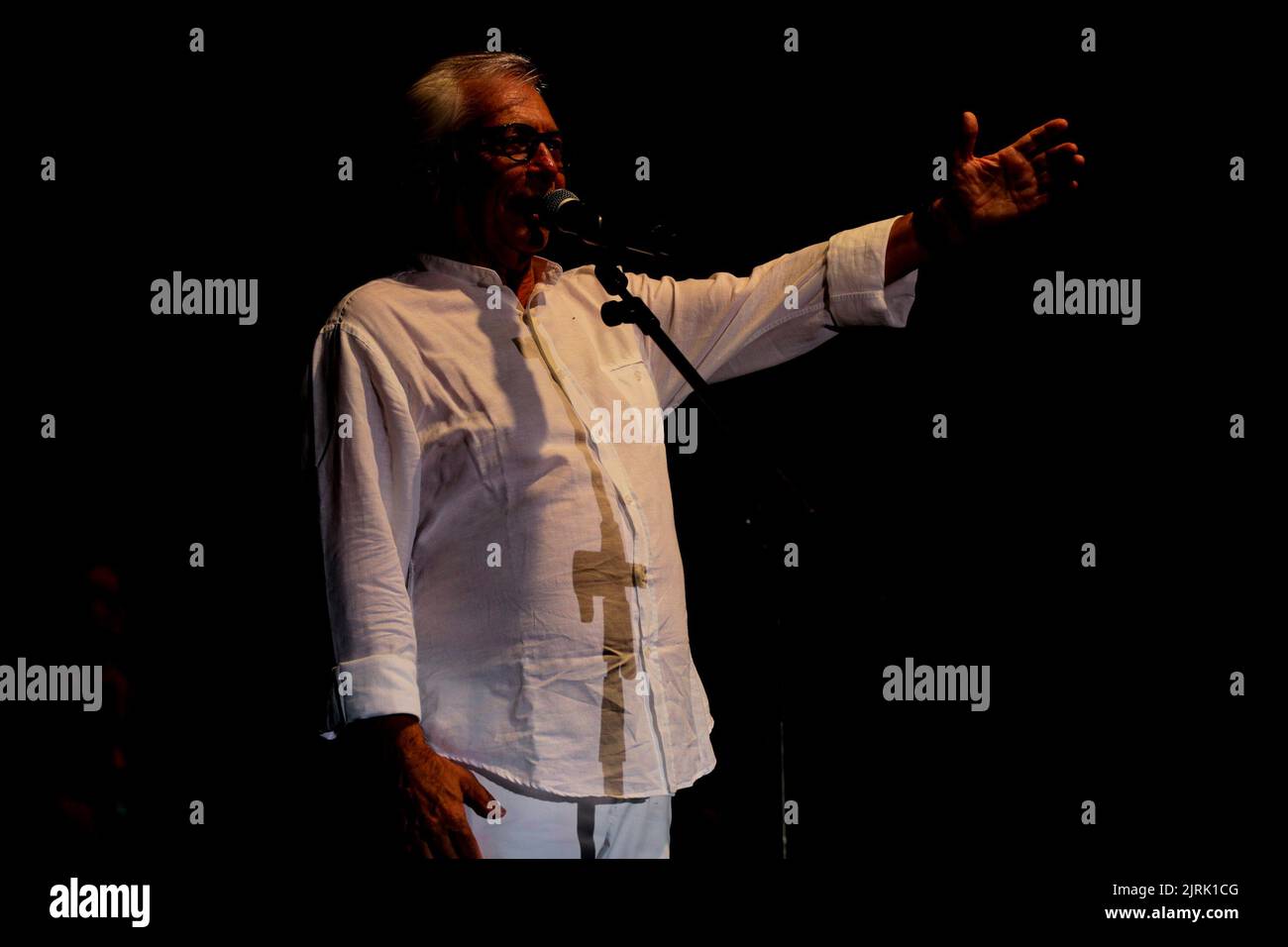 Nino D'Angelo in „The Poet Who Can't Talk“ Tour 22 auf der Burg von Santa Severa Estate 22. (Foto von Daniela Franceschelli/Pacific Press) Quelle: Pacific Press Media Production Corp./Alamy Live News Stockfoto