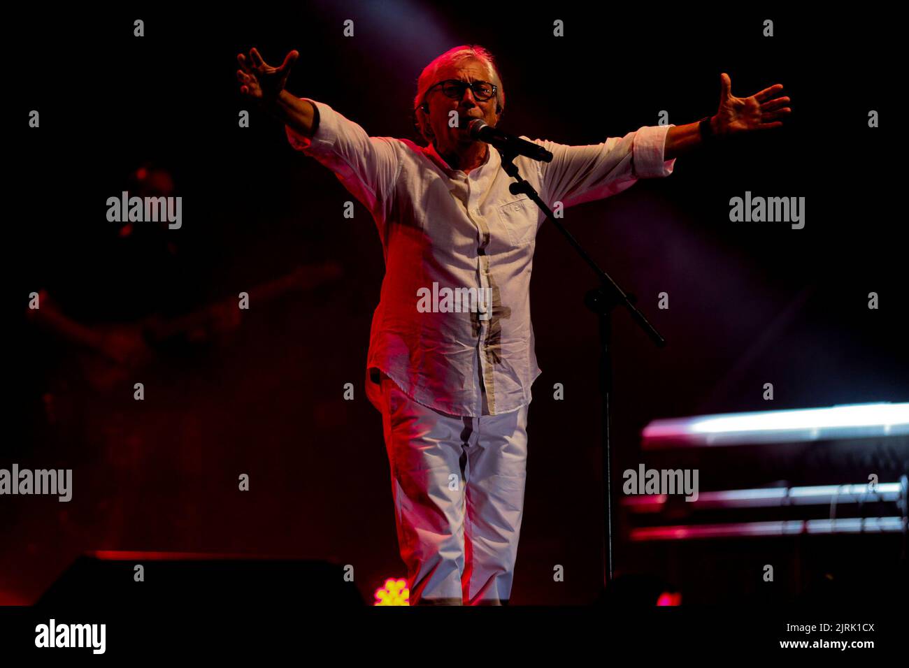 Nino D'Angelo in „The Poet Who Can't Talk“ Tour 22 auf der Burg von Santa Severa Estate 22. (Foto von Daniela Franceschelli/Pacific Press) Quelle: Pacific Press Media Production Corp./Alamy Live News Stockfoto