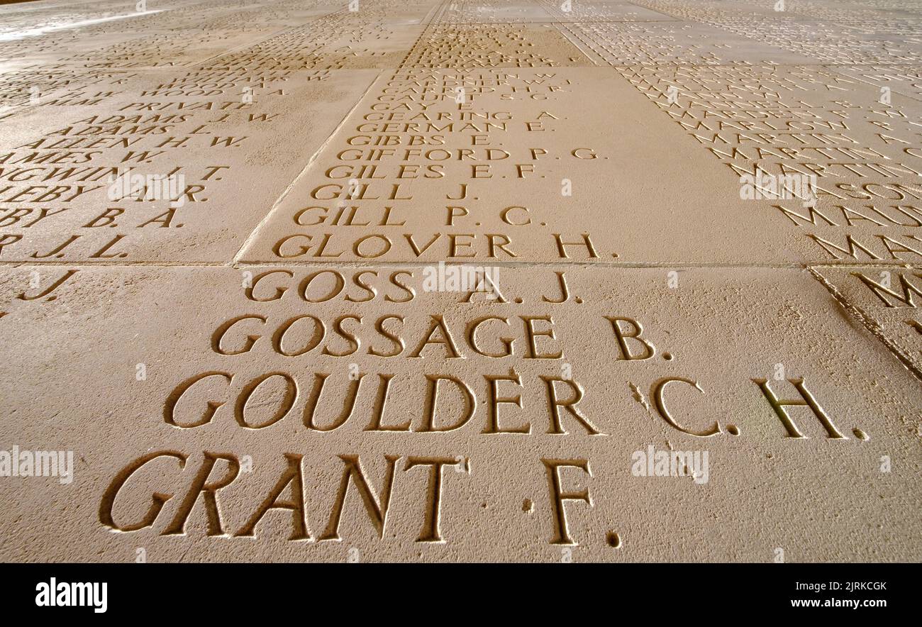 Namensmesse auf dem Thiepval-Denkmal für die Mission der Somme eingraviert Stockfoto