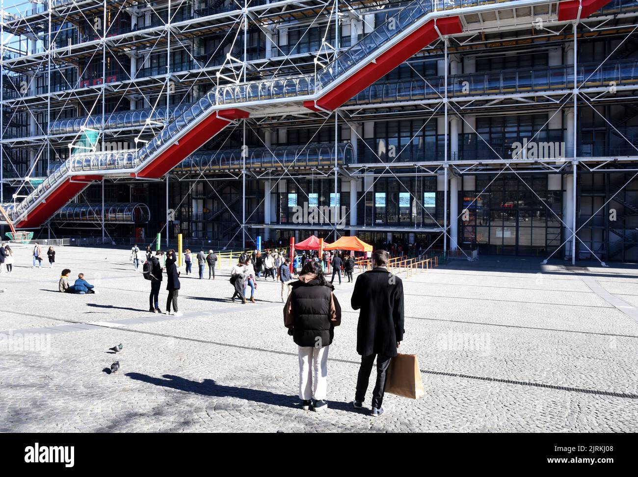Paris: Fassade des Centre Pompidou, „Centre national d'Art et de culture Georges-Pompidou“, Museum für moderne Kunst im Raum Beaubourg Stockfoto