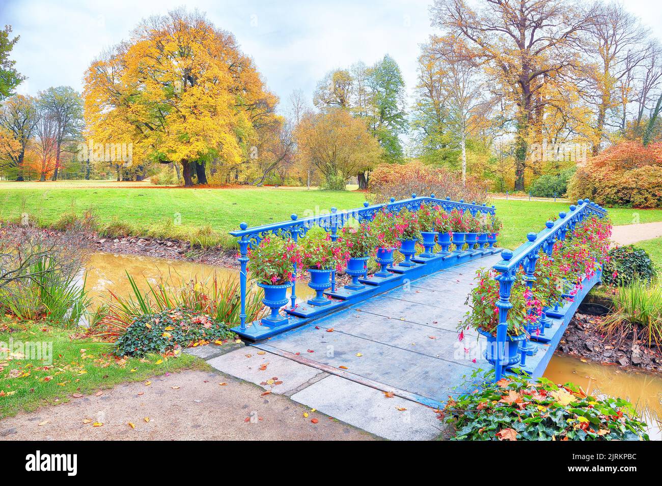 Erstaunliche Herbstlandschaft im Muskau Park. UNESCO-Weltkulturerbe. Ort: Bad Muskau, Bundesland Sachsen, Deutschland, Europa Stockfoto