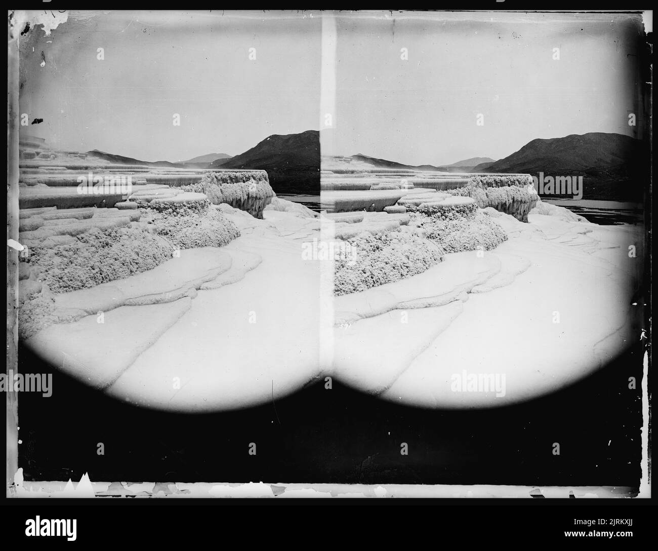 White Terrace Hot Springs (Stereo), um 1880, Neuseeland, von Burton Brothers. Stockfoto