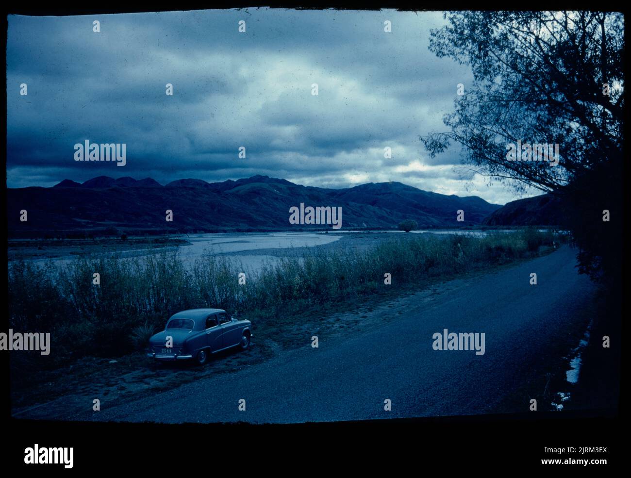 Along the Conway River, 24. März 1959-13 April 1959, Neuseeland, von Leslie Adkin. Geschenk der Adkin-Familie, 1997. Stockfoto