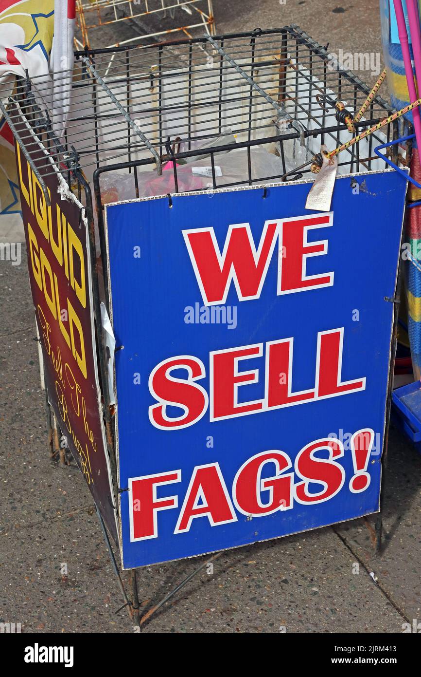 Wir verkaufen Fags-Zeichen, in Blackpool, Lancashire, England, Großbritannien Stockfoto