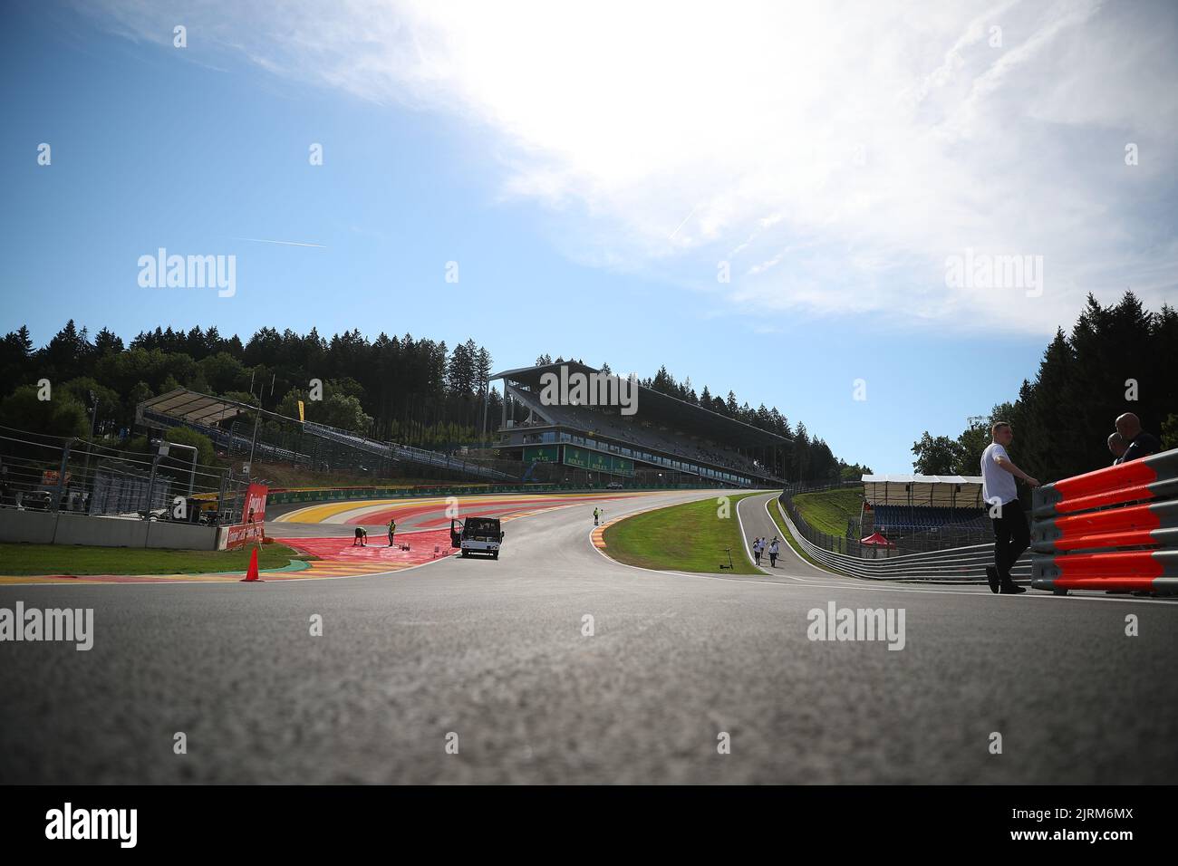 Stavelot Malmedy Spa, Belgien. 27. Januar 2022. Belgischer Track Detail der berühmten Eau Rouges Ecke in Spa-Francorshamps während des belgischen GP, 25-28. August 2022 auf Spa-Francorchamps Strecke, Formel 1 Weltmeisterschaft 2022. Kredit: Unabhängige Fotoagentur/Alamy Live Nachrichten Stockfoto