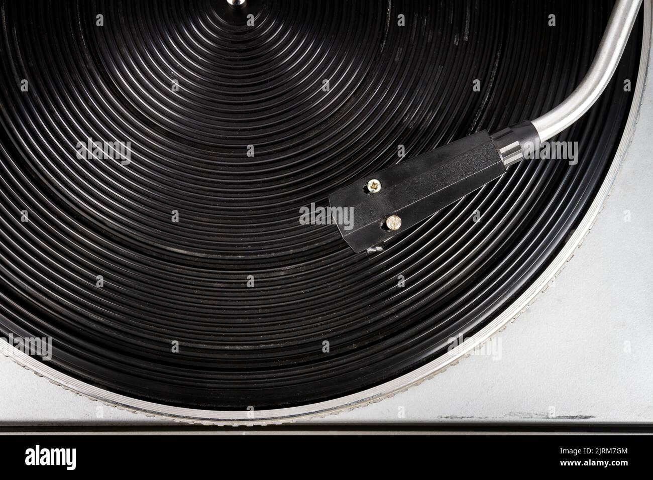 Nahaufnahme eines Plattenspielers aus Vinyl. Retro-Audiogeräte. Stockfoto