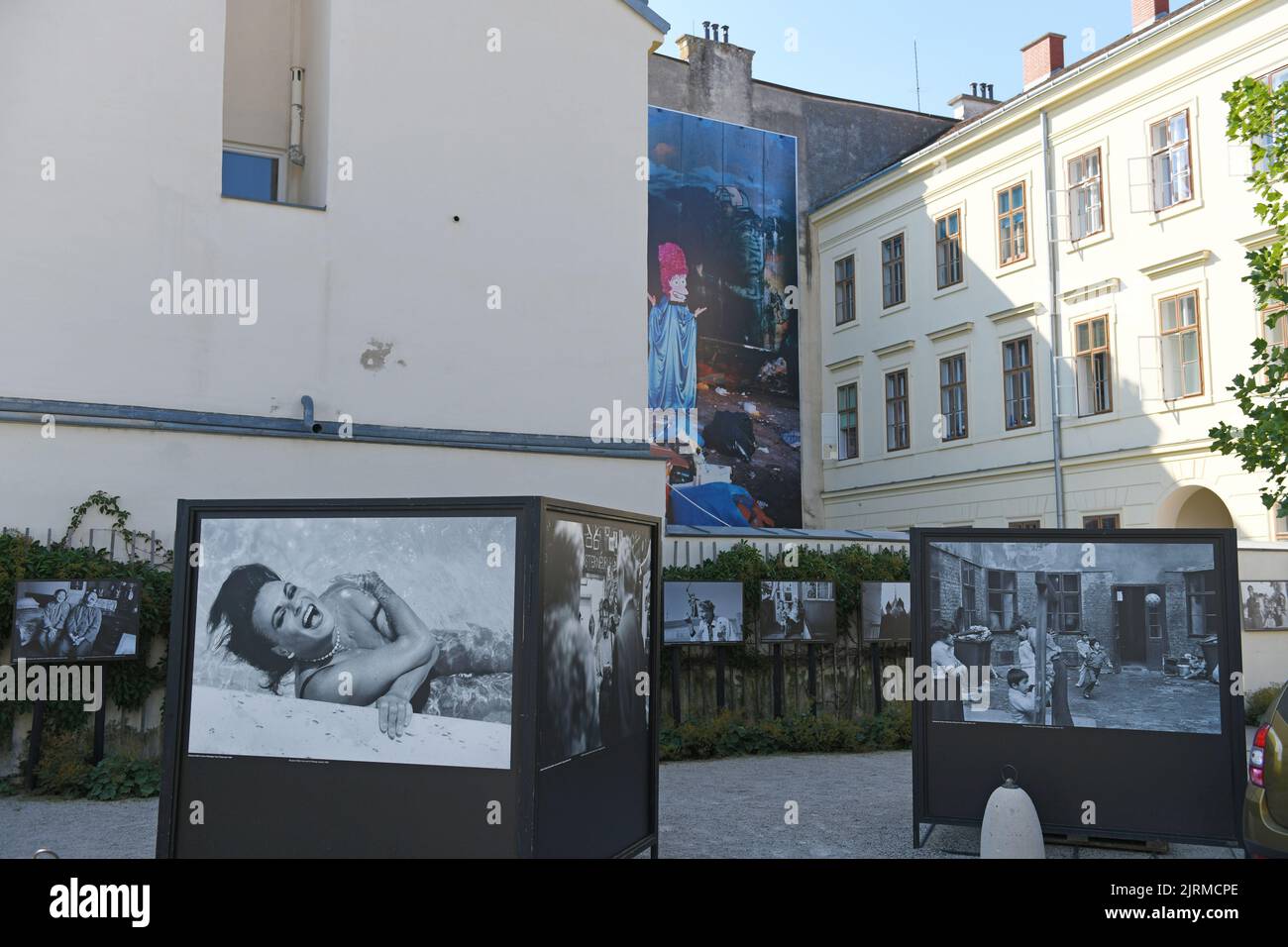 Außenausstellung beim La Gacilly-Baden Fotofestival in Baden bei Wien, Niederösterreich Stockfoto