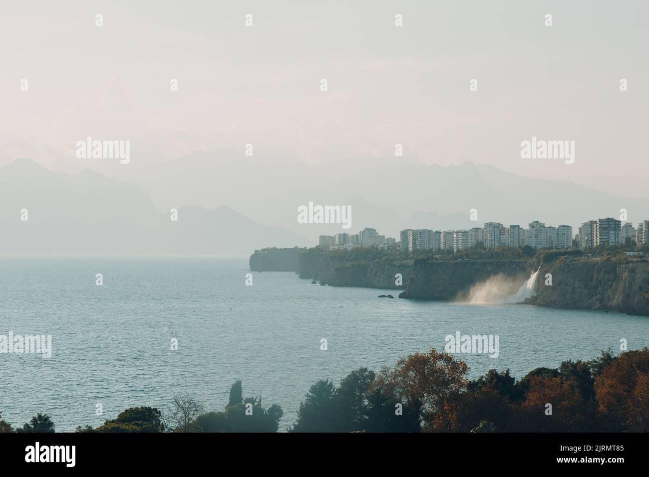 Untere Duden Wasserfälle in Antalya, Türkei bei Sonnenuntergang. Stockfoto