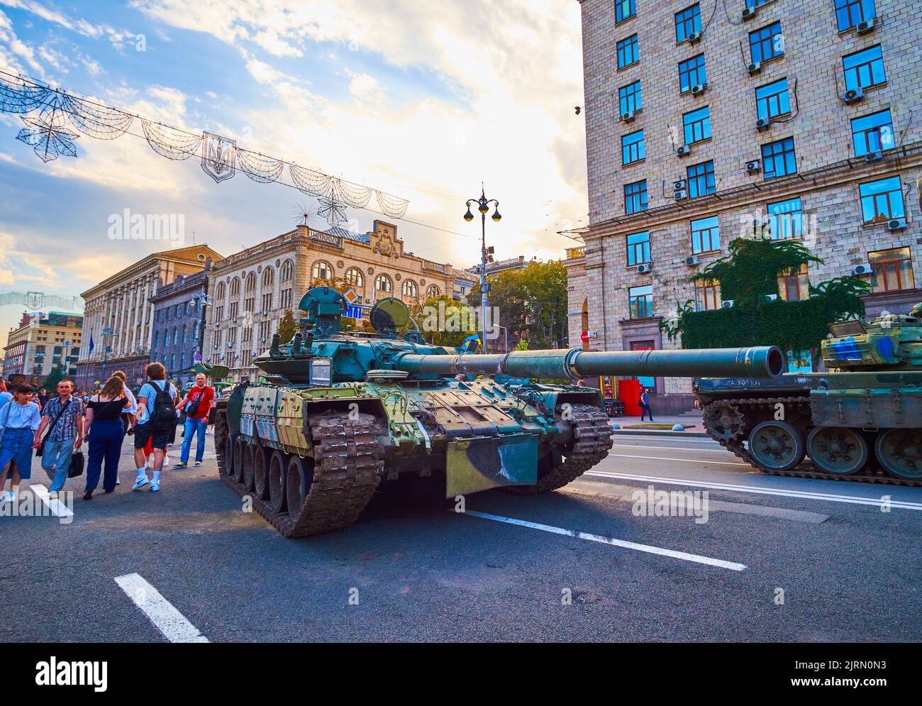 KIEW, UKRAINE - 23. AUGUST 2022: Militärausstellung zerstörter russischer Ausrüstung, am 23. August in Kiew, Ukraine Stockfoto