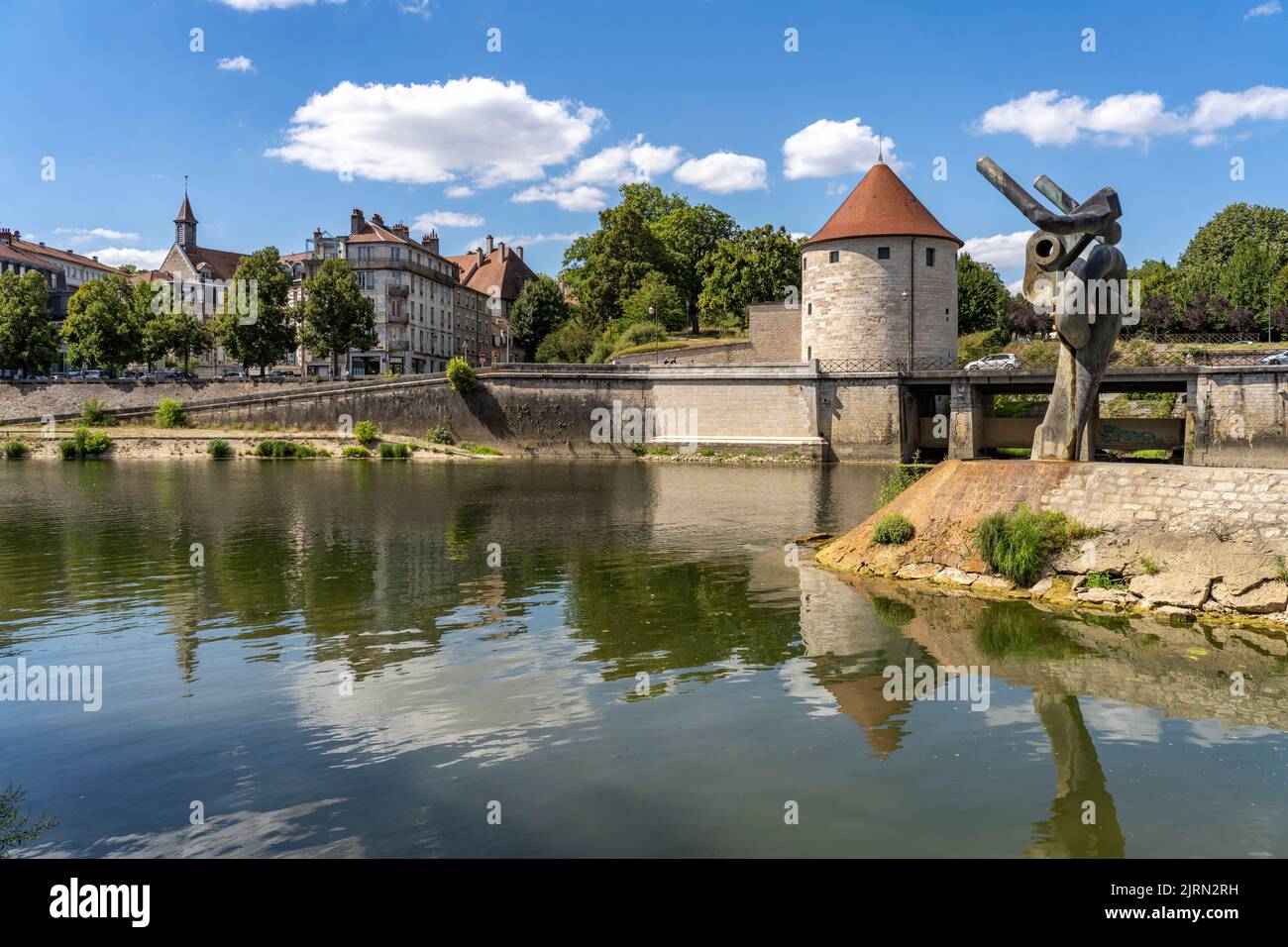 Skulptur Le Minotaure und der Wachturm Tour de la Pelote am Fluss Doubs und die Zitadelle aus der Luft gesehen, Besancon, Bourgogne-Franche-Comté, Fra Stockfoto