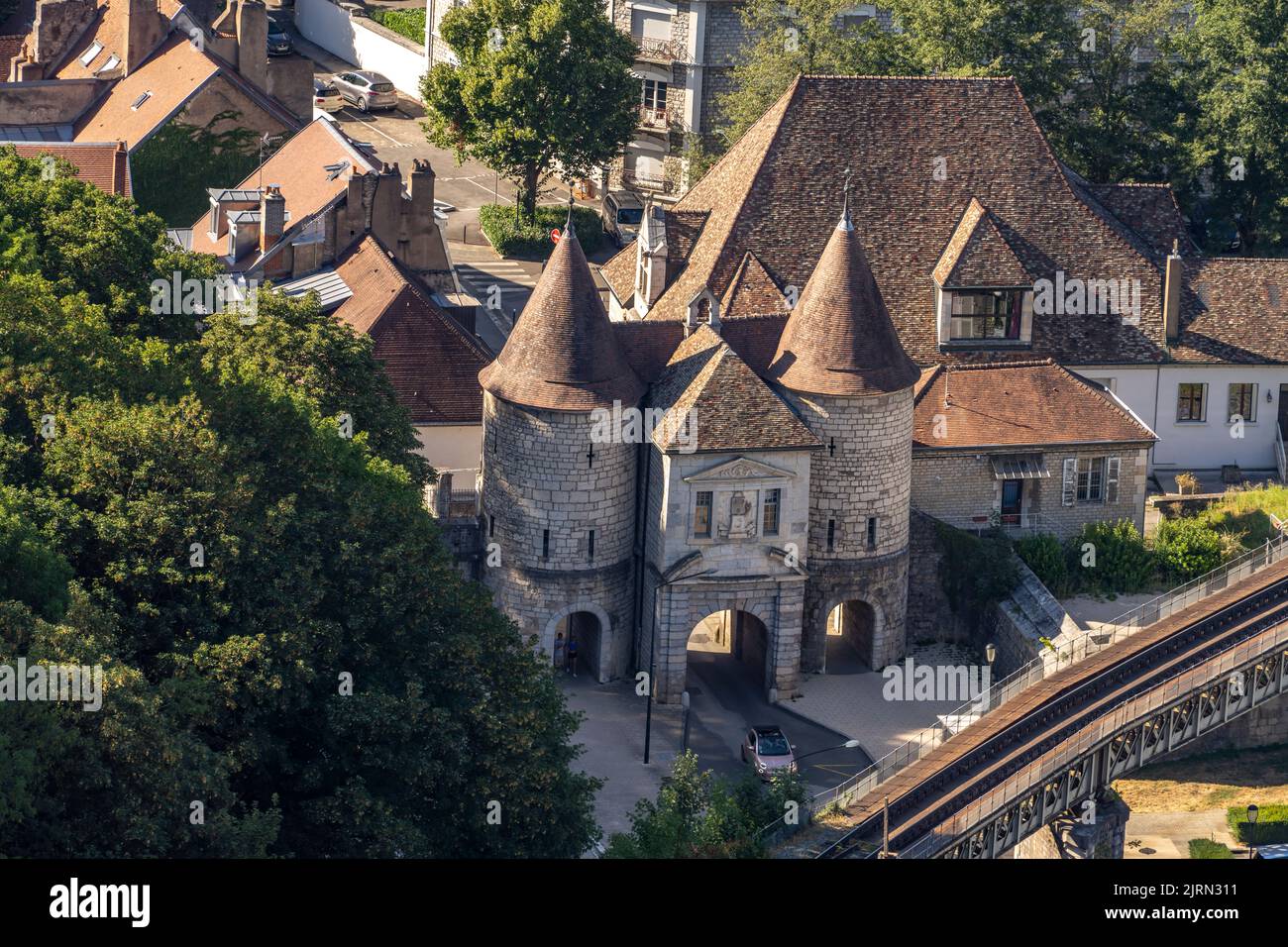 Stadttor Porte Rivotte von oben gesehen, Besancon, Bourgogne-Franche-Comté, Frankreich, Europa | Stadttor Porte Rivotte von oben gesehen, Besancon, Stockfoto