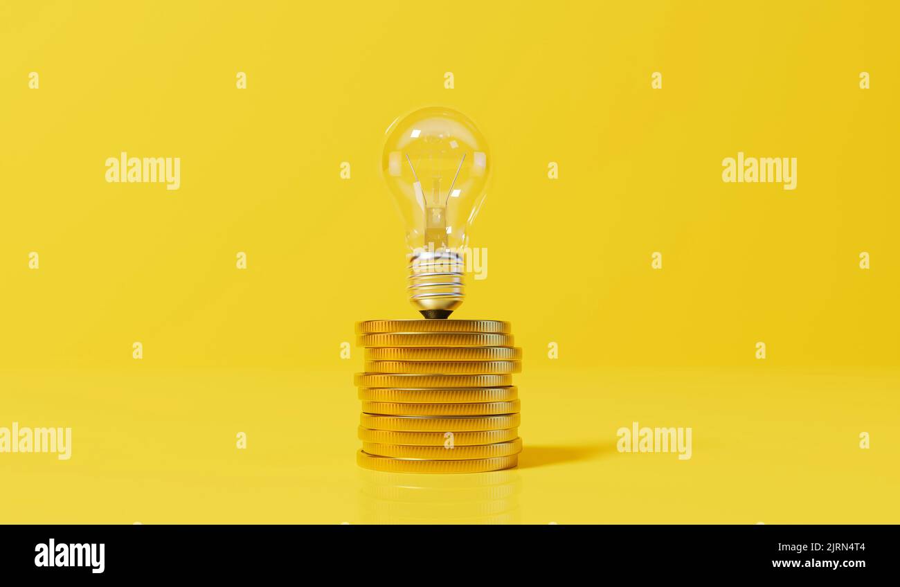 Konzept der steigenden Energiekosten. Glühbirne auf einem Stapel Goldmünzen. 3D Rendering Stockfoto